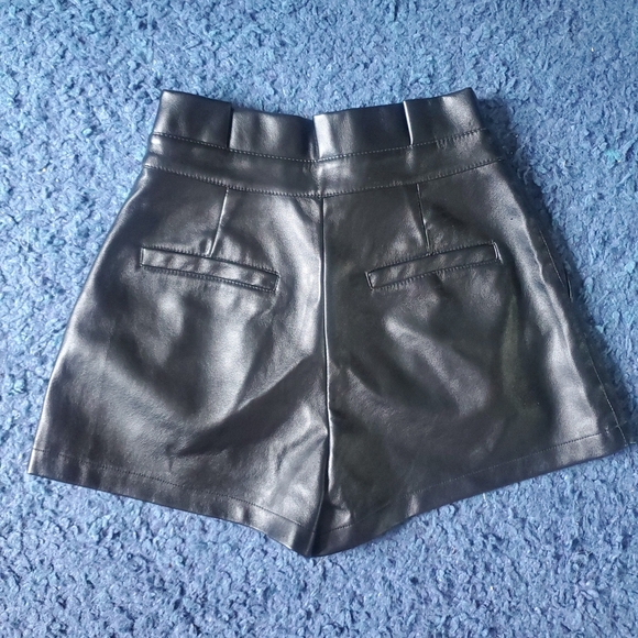 Miss Selfridge Faux Black Leather High Waist Paperbag Shorts, Size US 4/EUR 36 - Picture 4 of 9